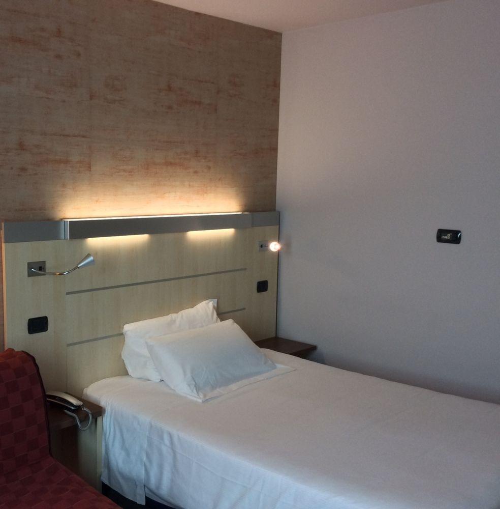 B&B Hotel Cherasco Langhe Exterior photo